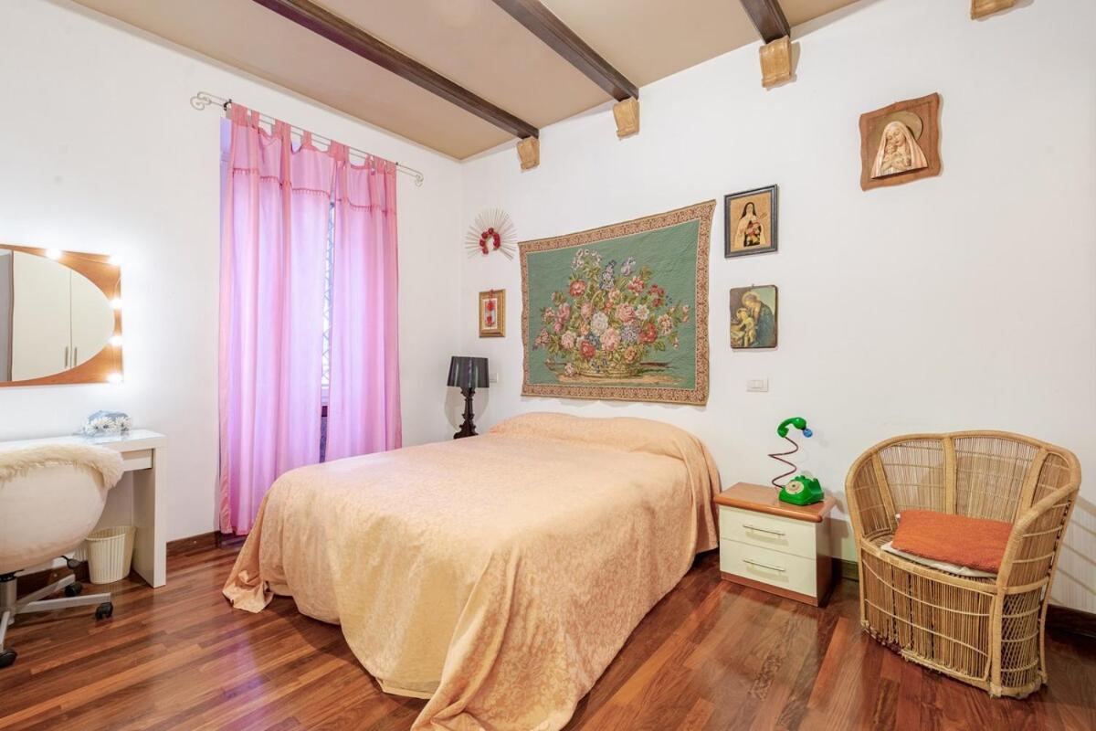 Apartment Artistic Colorful Vatican Museums *