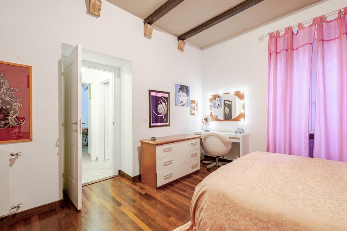 Apartment Artistic Colorful Vatican Museums