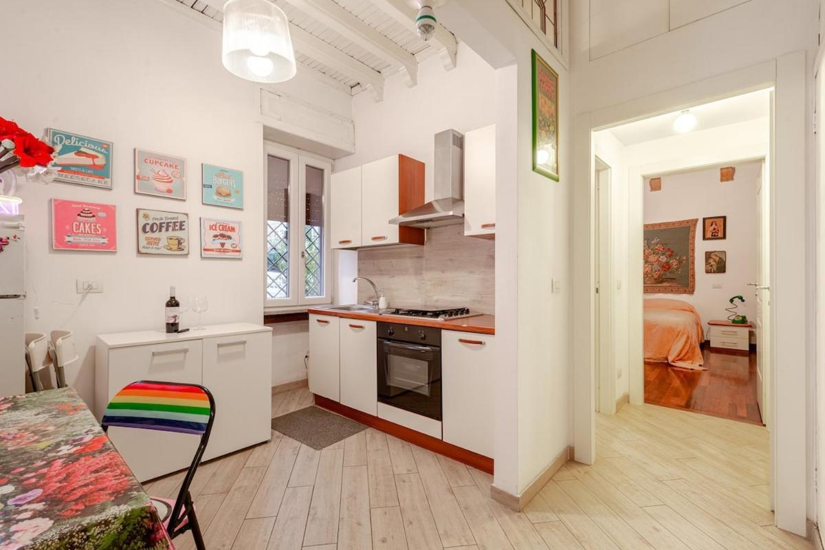 Apartment Artistic Colorful Vatican Museums *