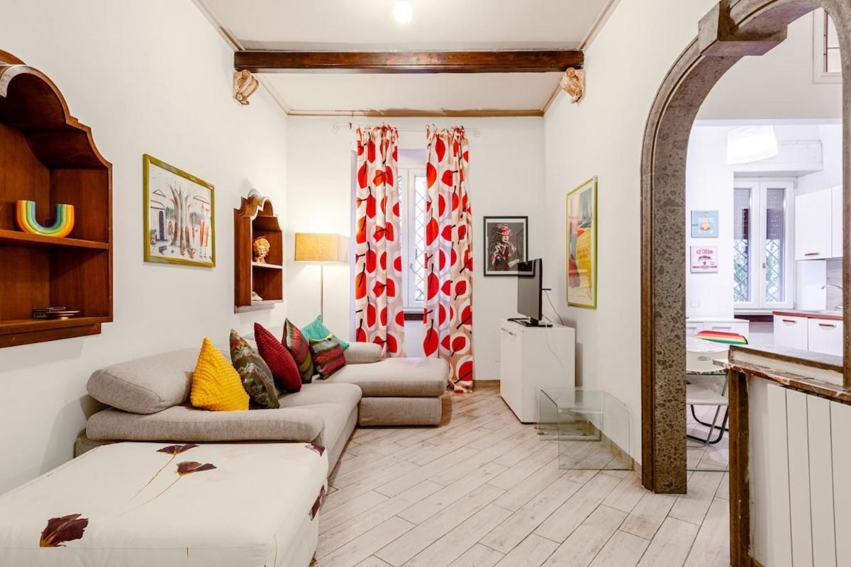 Artistic Colorful Vatican Museums Apartment Rom