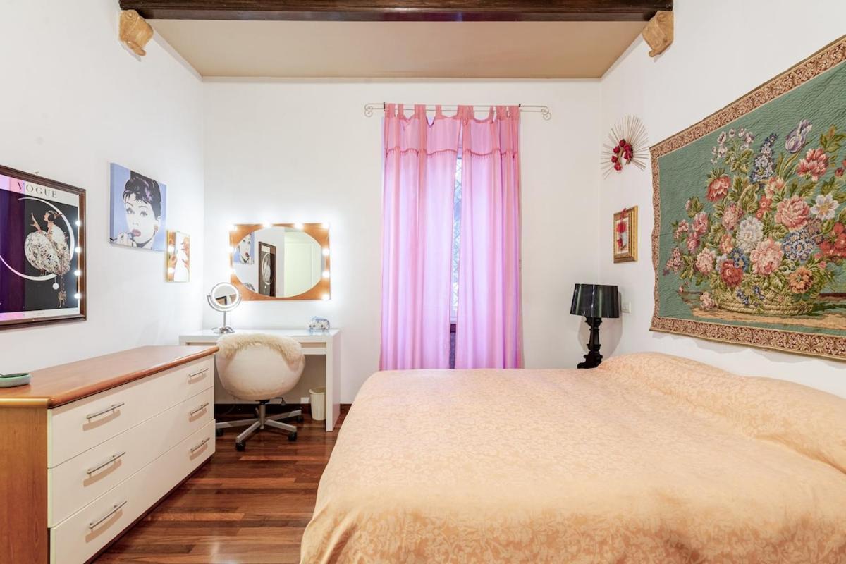 Apartment Artistic Colorful Vatican Museums *