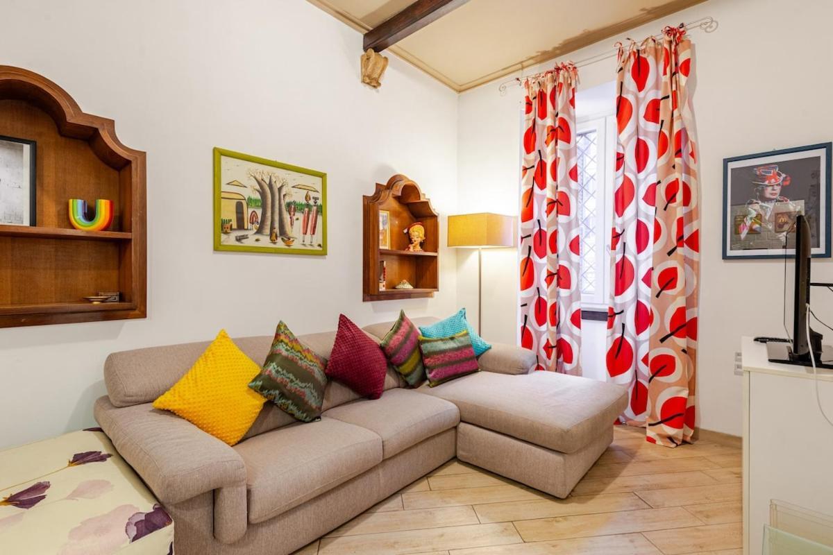 Apartment Artistic Colorful Vatican Museums *